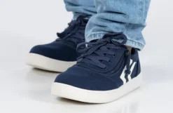 Men's Navy/White BILLY CS Sneaker Low Tops -Boutique Shoe Discount Store BM22343 410 studio standing 2 940x614 29da2d9f 25b1 4eb9 9a2b 126ba227178e